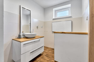 Koupelna rodinného domu v Krajkové - Květné, dispozice 3+1, vel. 74 m2, pozemek 707 m2.