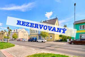rezervovaný krásný byt 2+1 v Karlových Varech - Stará Role. Užitná plocha: 65,2 m² + 2 sklepy (celkem 28,5 m²) + Podíl na společné zahradě: 981 m².