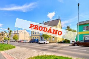 prodán krásný byt 2+1 v Karlových Varech - Stará Role. Užitná plocha: 65,2 m² + 2 sklepy (celkem 28,5 m²) + Podíl na společné zahradě: 981 m².