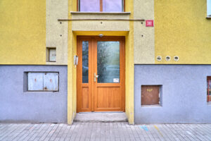 Vchod bytu 2+1 v Kraslicích, na prodej.