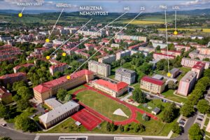 Okolí bytu 2+1 v Ostrově, ulice Štúrova, na PRODEJ. Byt je po rekonstrukci, světlý, prostorný, ihned k nastěhování.