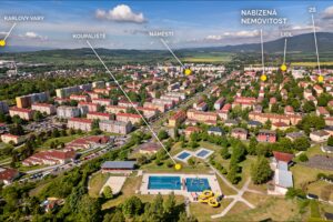 Okolí bytu 2+1 v Ostrově, ulice Štúrova, na PRODEJ. Byt je po rekonstrukci, světlý, prostorný, ihned k nastěhování.
