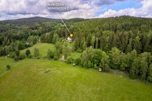 Luxusní dům (231 m2) na prodej, na samotě u lesa (v Bernově u Nejdku). Se zahradou (2200 m2+)