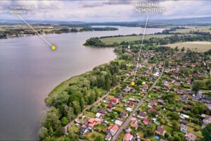 Chata (45 m2) se zahradou (347 m2) v Mechové, na prodej. Plně vybavené (myčka, pračka, klimatizace) a udržované.