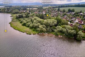 Vodní nádrž Jesenice je jen 3 min chůze od chaty (45 m2) se zahradou (347 m2) v Mechové, na prodej. Plně vybavené (myčka, pračka, klimatizace) a udržované.