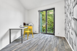 Pracovna unikátního domu 5+KK o velikosti 141 m2 ve Všeborovicích u Karlových Varů, se zahradou. NA PRODEJ!