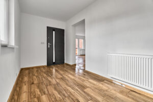 Chodba rodinného domu k PRODEJI na adrese Teplička 62. 3+KK o velikosti 92 m², se zahradou a garáží.