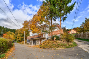 Rodinný dům k PRODEJI na adrese Teplička 62. 3+KK o velikosti 92 m², se zahradou a garáží.