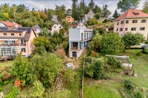 Prodej unikátního domu 5+KK o velikosti 141 m2 ve Všeborovicích u Karlových Varů, se zahradou.