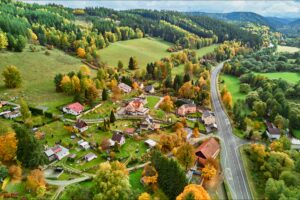 Rodinný dům k PRODEJI na adrese Teplička 62. 3+KK o velikosti 92 m², se zahradou a garáží.