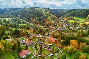 Rodinný dům k PRODEJI na adrese Teplička 62. 3+KK o velikosti 92 m², se zahradou a garáží.