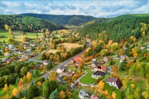 Rodinný dům k PRODEJI na adrese Teplička 62. 3+KK o velikosti 92 m², se zahradou a garáží.