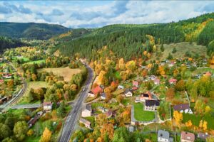 Rodinný dům k PRODEJI na adrese Teplička 62. 3+KK o velikosti 92 m², se zahradou a garáží.