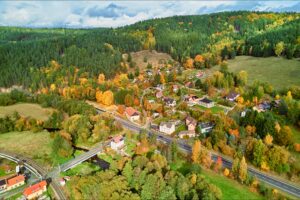 Rodinný dům k PRODEJI na adrese Teplička 62. 3+KK o velikosti 92 m², se zahradou a garáží.