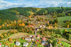 Rodinný dům k PRODEJI na adrese Teplička 62. 3+KK o velikosti 92 m², se zahradou a garáží.