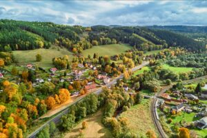 Rodinný dům k PRODEJI na adrese Teplička 62. 3+KK o velikosti 92 m², se zahradou a garáží.