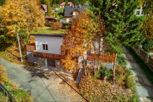 Rodinný dům k PRODEJI na adrese Teplička 62. 3+KK o velikosti 92 m², se zahradou a garáží.