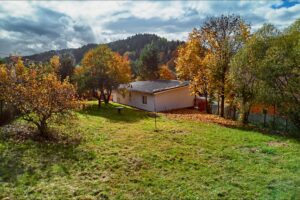 Rodinný dům k PRODEJI na adrese Teplička 62. 3+KK o velikosti 92 m², se zahradou a garáží.