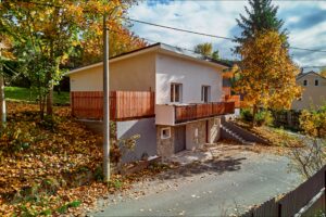 Rodinný dům k PRODEJI na adrese Teplička 62. 3+KK o velikosti 92 m², se zahradou a garáží.