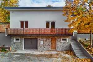 Rodinný dům k PRODEJI na adrese Teplička 62. 3+KK o velikosti 92 m², se zahradou a garáží.