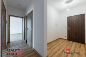 Chodba - Pronájem bytu 2+KK v rezidenci Růžák v Karlových Varech