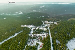 Nabízíme k prodeji rekreační pozemek o výměře 548 m² v oblíbené lokalitě Rovnost u města Jáchymov – v místě, které má silnou atmosféru, historii a jedinečný horský charakter.