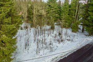 Nabízíme k prodeji rekreační pozemek o výměře 548 m² v oblíbené lokalitě Rovnost u města Jáchymov – v místě, které má silnou atmosféru, historii a jedinečný horský charakter.